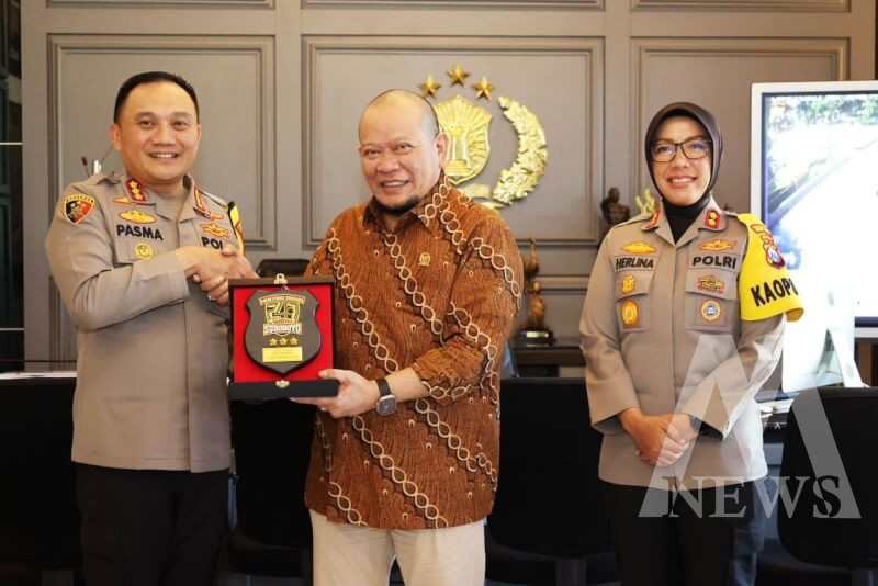 Ketua DPD RI AA LaNyalla Mahmud Mattalitti silaturahmi ke Kapolrestabes Surabaya Kombespol Pasma Royce didampingi Kapolres Tanjung Perak AKBP Herlina
