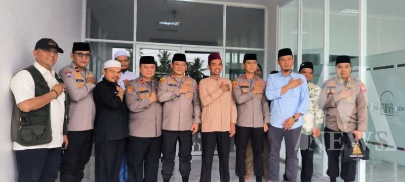 Kaops NCS Polri, Irjen Asep Edi Suheri beserta rombongan di Pesantren Nurul Azhar, Rumbai, Pekanbaru