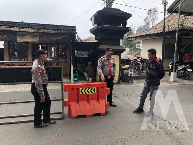 Anggota Polres Probolinggo lakukan patroli dialogis dan pengamanan Obvit jelang Nataru