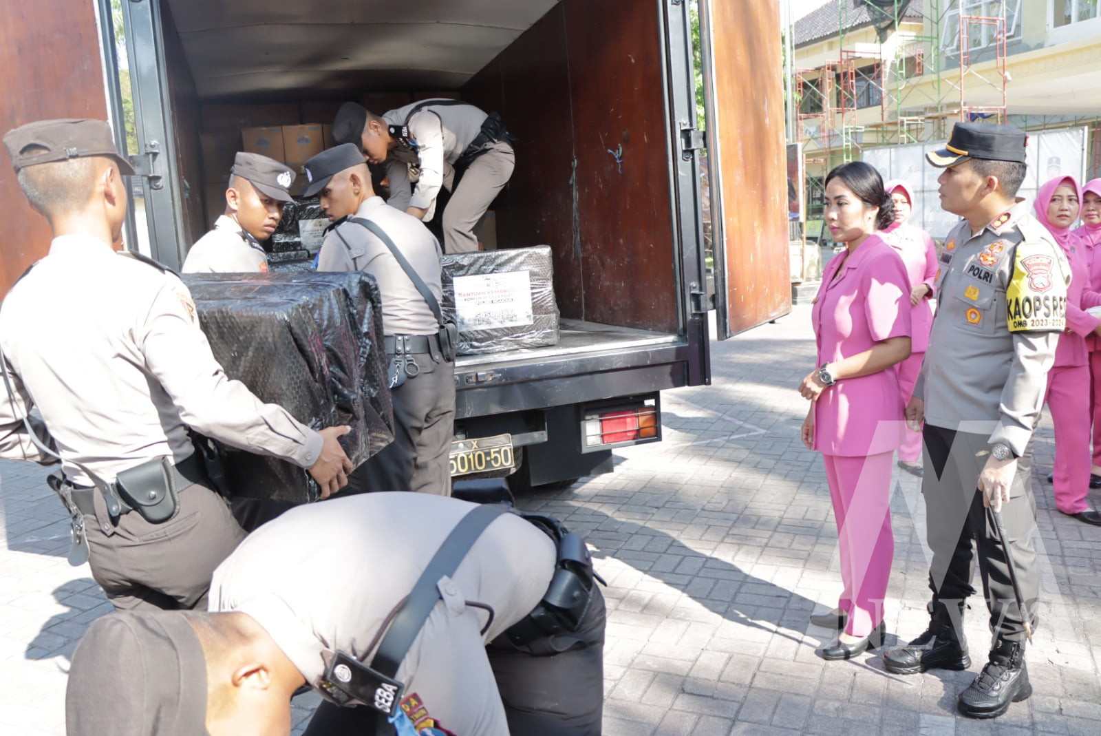 Kapolres Nganjuk AKBP Muhammad bersama Ketua Bhayangkari Cabang Nganjuk Ny. Anggun Muhammad