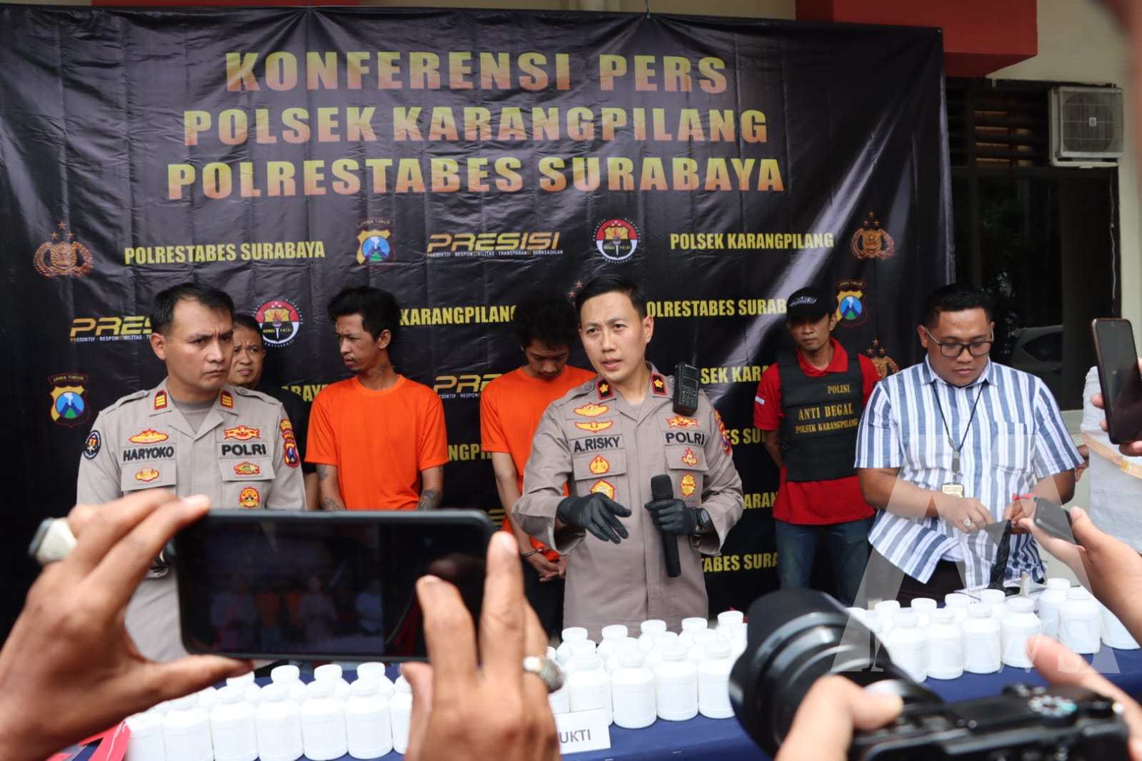 Polsek Karangpilang amankan tersangka beserta barang buktinya