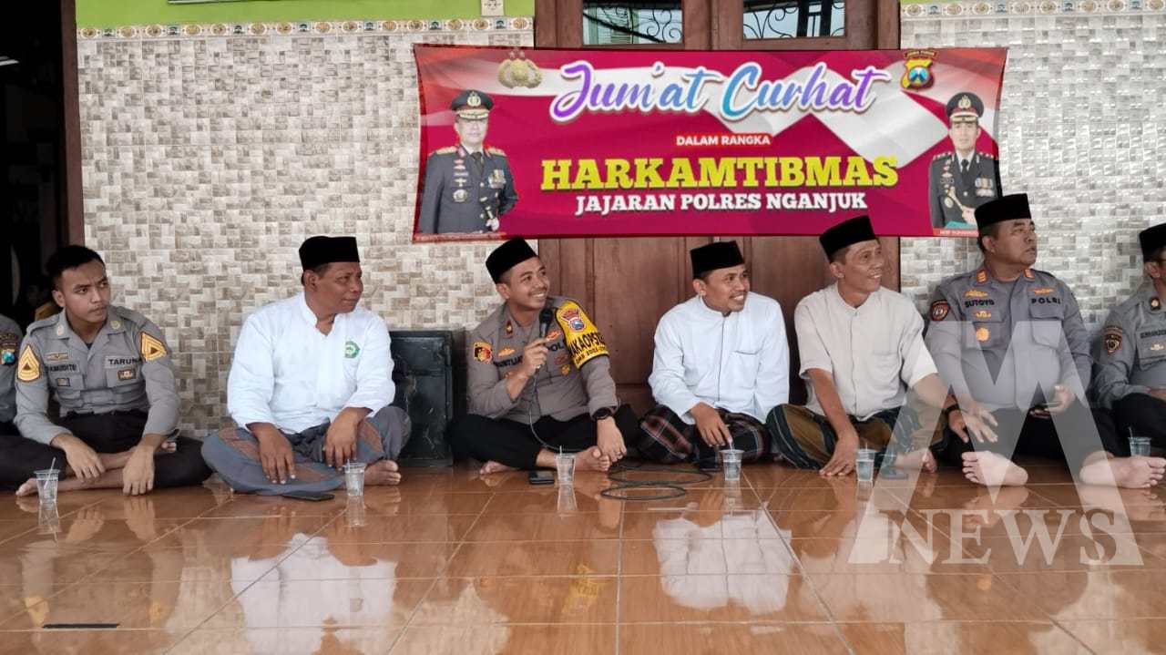 Wakapolres Nganjuk Kompol Mustijat Priyambodo saat Jum'at Curhat