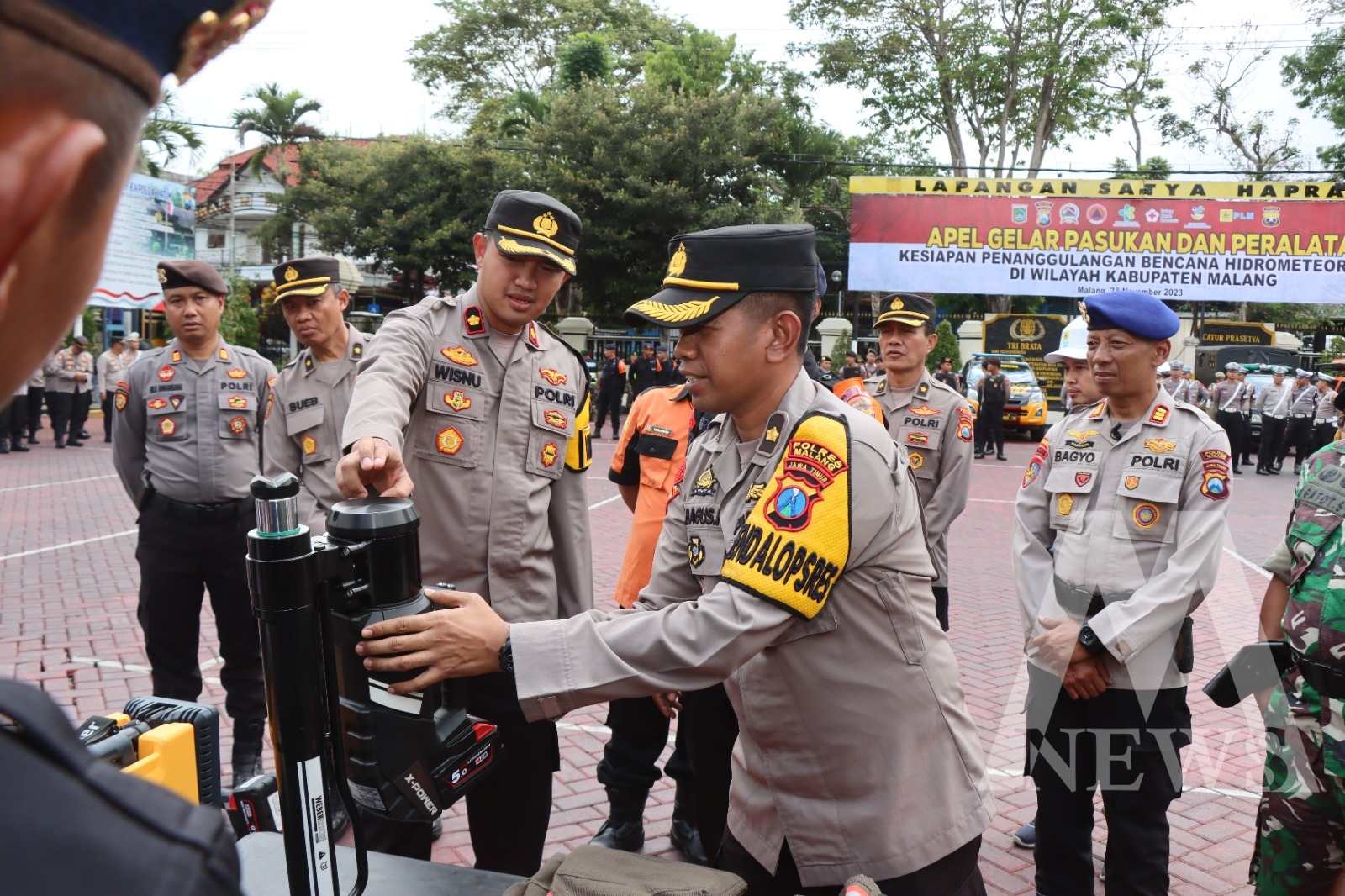 Wakapolres Malang, Kompol Wisnu S Kuncoro saat apel gelar pasukan antisipasi Bencana Hidrometeorologi