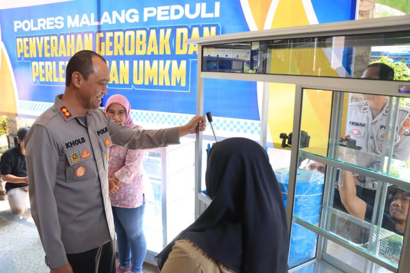 Kapolres Malang, AKBP Putu Kholis Aryana