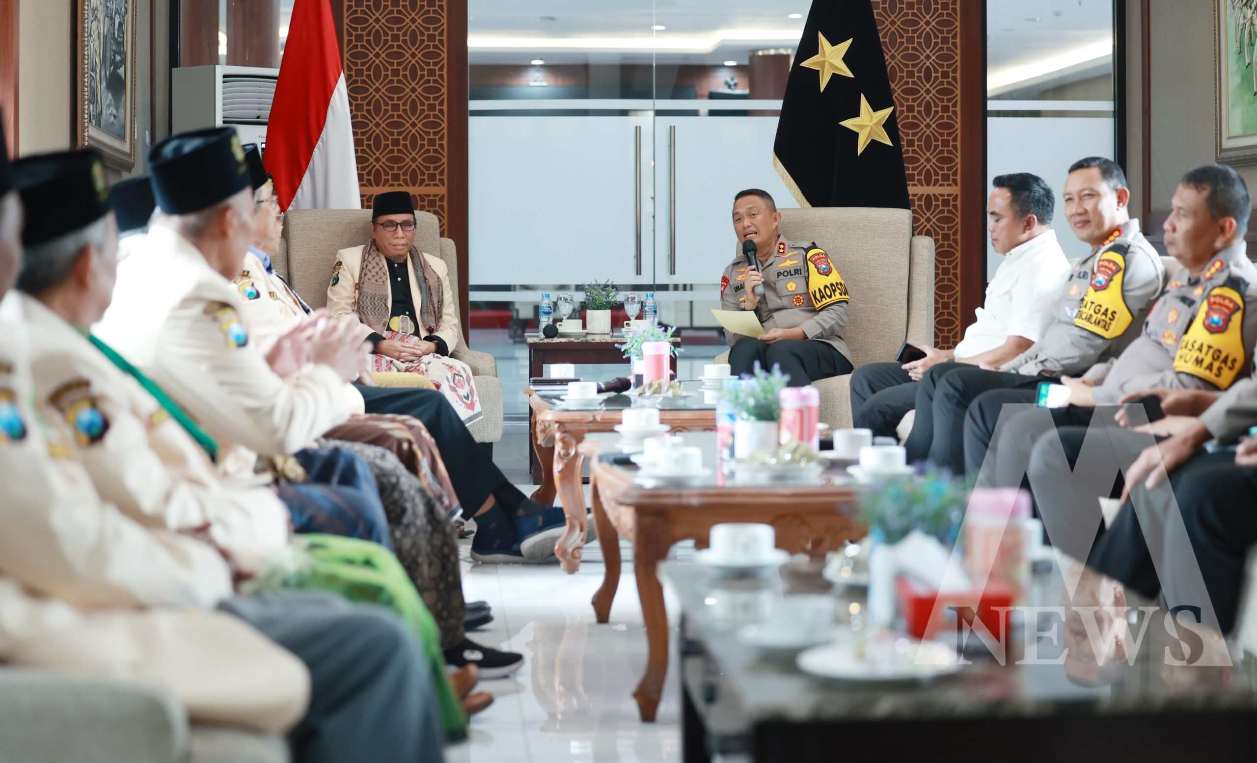 Kapolda Jatim Irjen Pol Drs. Imam Sugianto terima kunjungan Da'i Kamtibmas