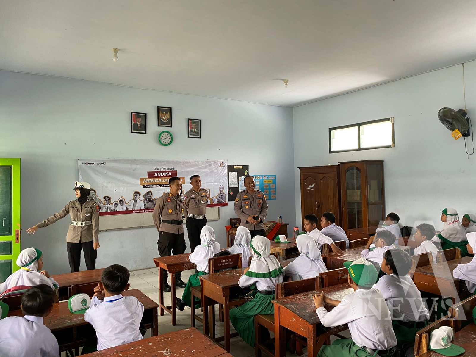 Anggota Polres Tulungagung jadi guru di kelas Inspirasi Andika Mengajar 2023