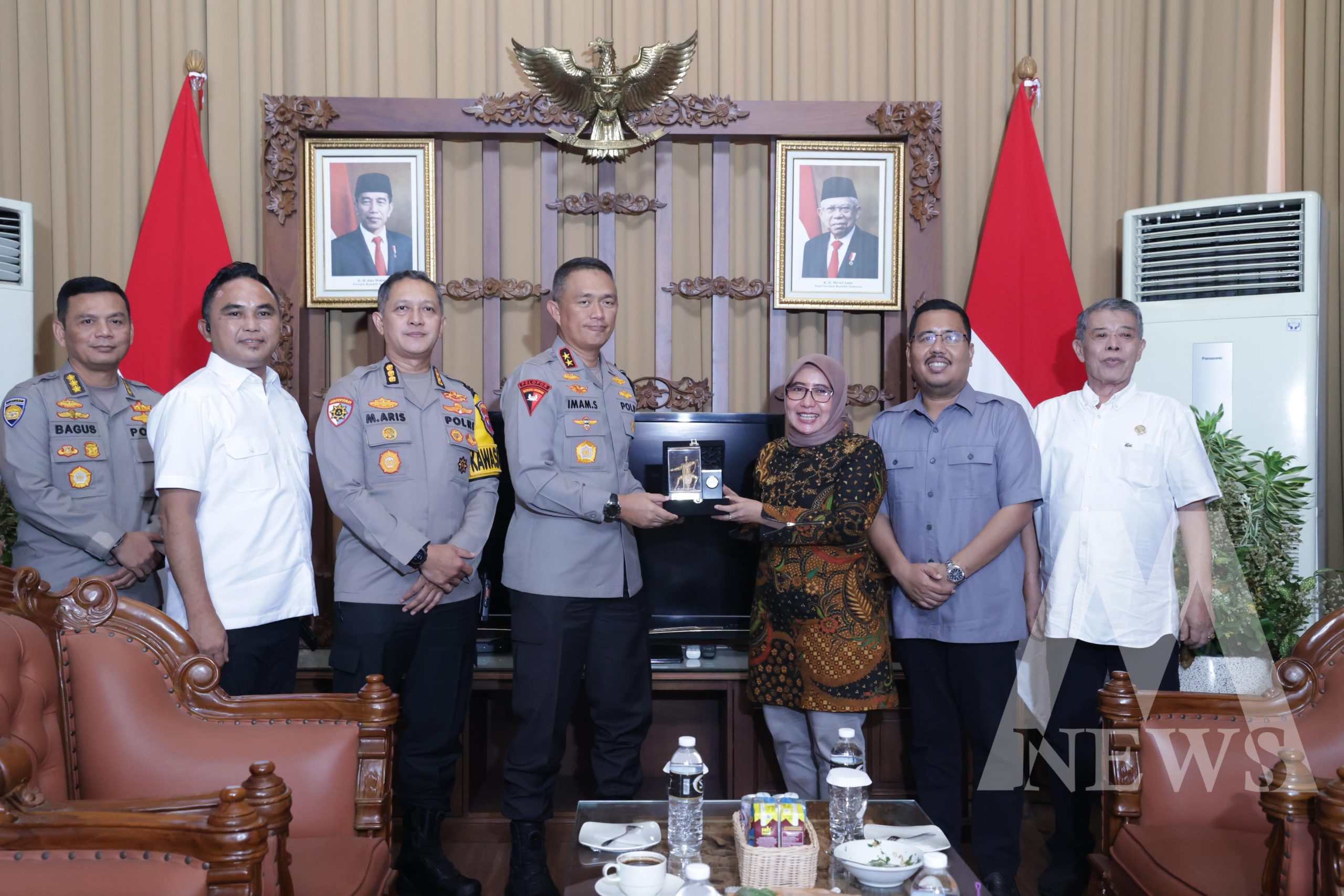 Kapolda Jatim Irjen Pol Drs. Imam Sugianto kunjungan ke Kantor DPRD