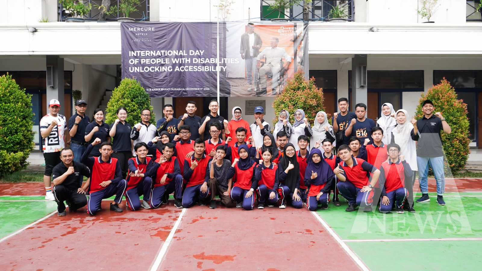 Mercure Grand Mirama gelar senam dan Fun Futsal bersama SMALB Karya Mulia