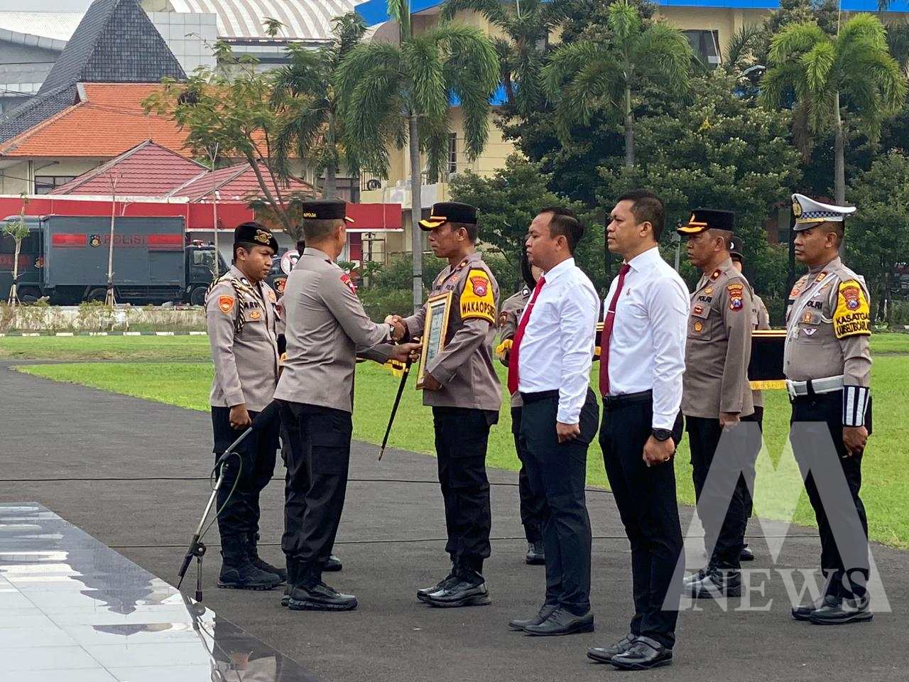 Kapolda Jatim Irjen Pol Drs. Imam Sugianto beri 2 penghargaan ke Polres Bojonegoro