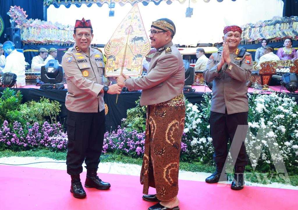 Kakorbinmas Baharkam Polri Irjen Pol Hary Sudwiyanto saat hadiri bulan bakti budaya di Polda Jatim