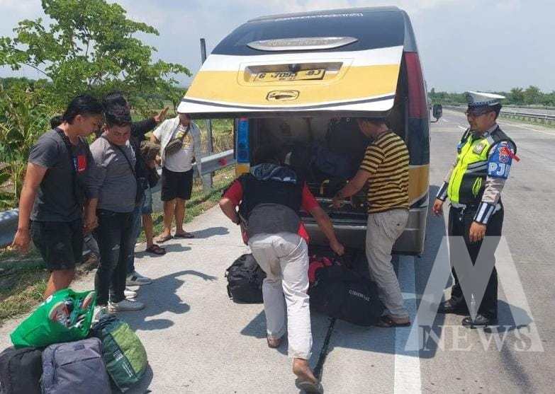 Buser Polres Pasuruan dan PJR Polda Jatim tangkap pelaku pencurian