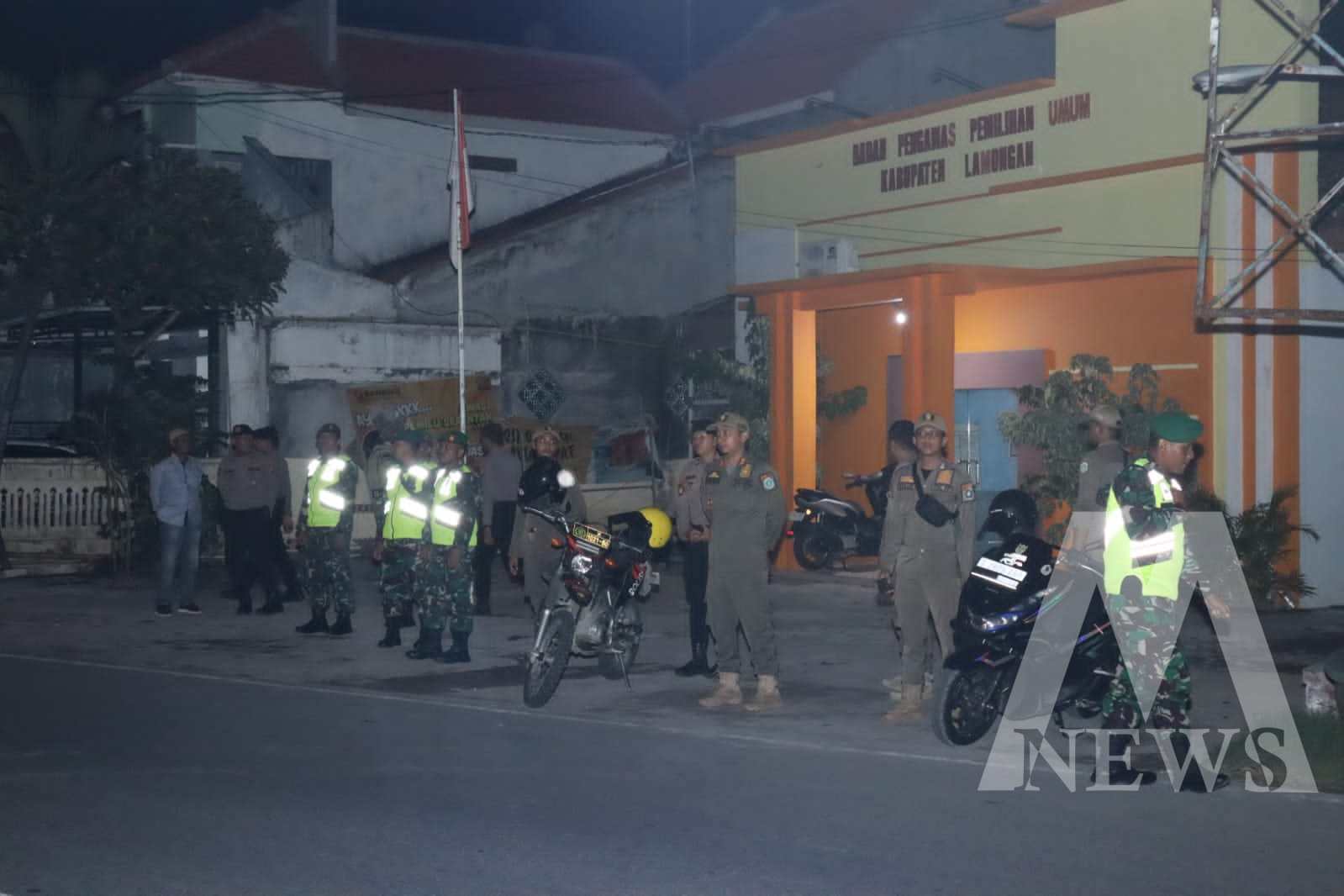 Polres Lamongan gelar patroli Cipkon 3 Pilar Kamtibmas Jelang Pemilu 2024