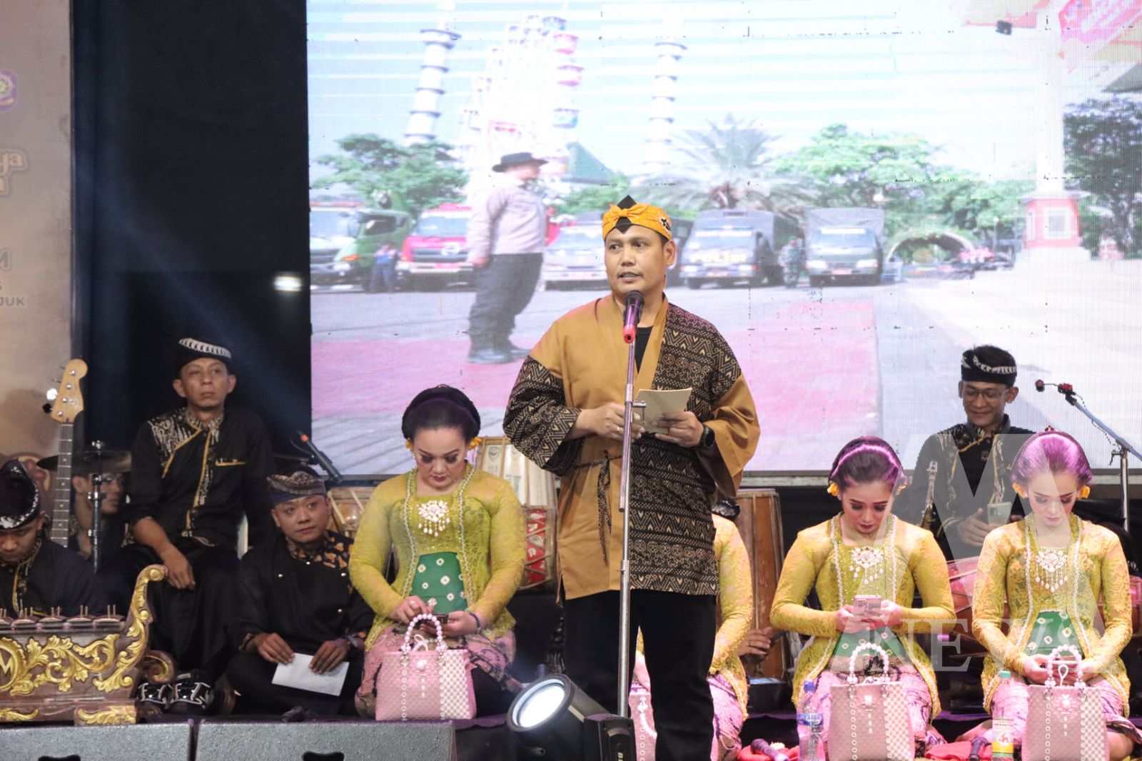 Wakapolres Lamongan Kompol Akay Fahli saat membuka pagelaran seni budaya