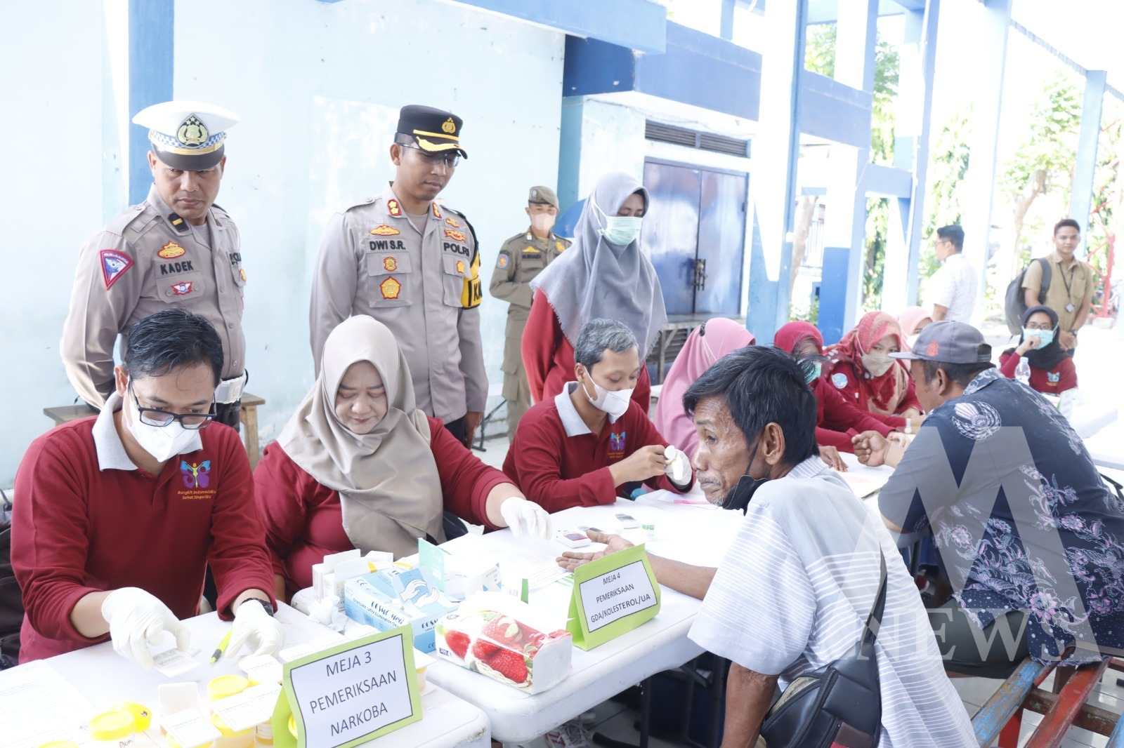 Kapolres Situbondo AKBP Dwi Sumrahadi Rakhmanto bersama Dishub cek sopir tes Urine