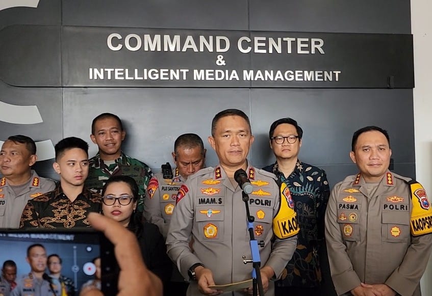 Kapolda Jatim paparkan manfaat Body Camera didampingi Kapolrestabes Surabaya dan Kabid Humas Polda Jatim / M9