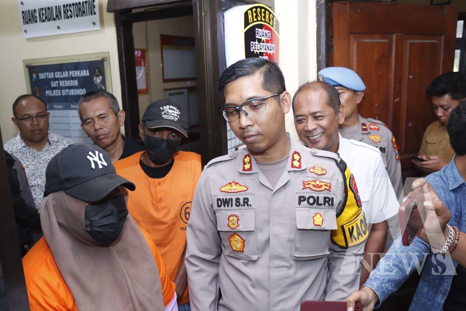 Kapolres Situbondo AKBP Dwi Sumrahadi Rakhmanto berikan keterangan