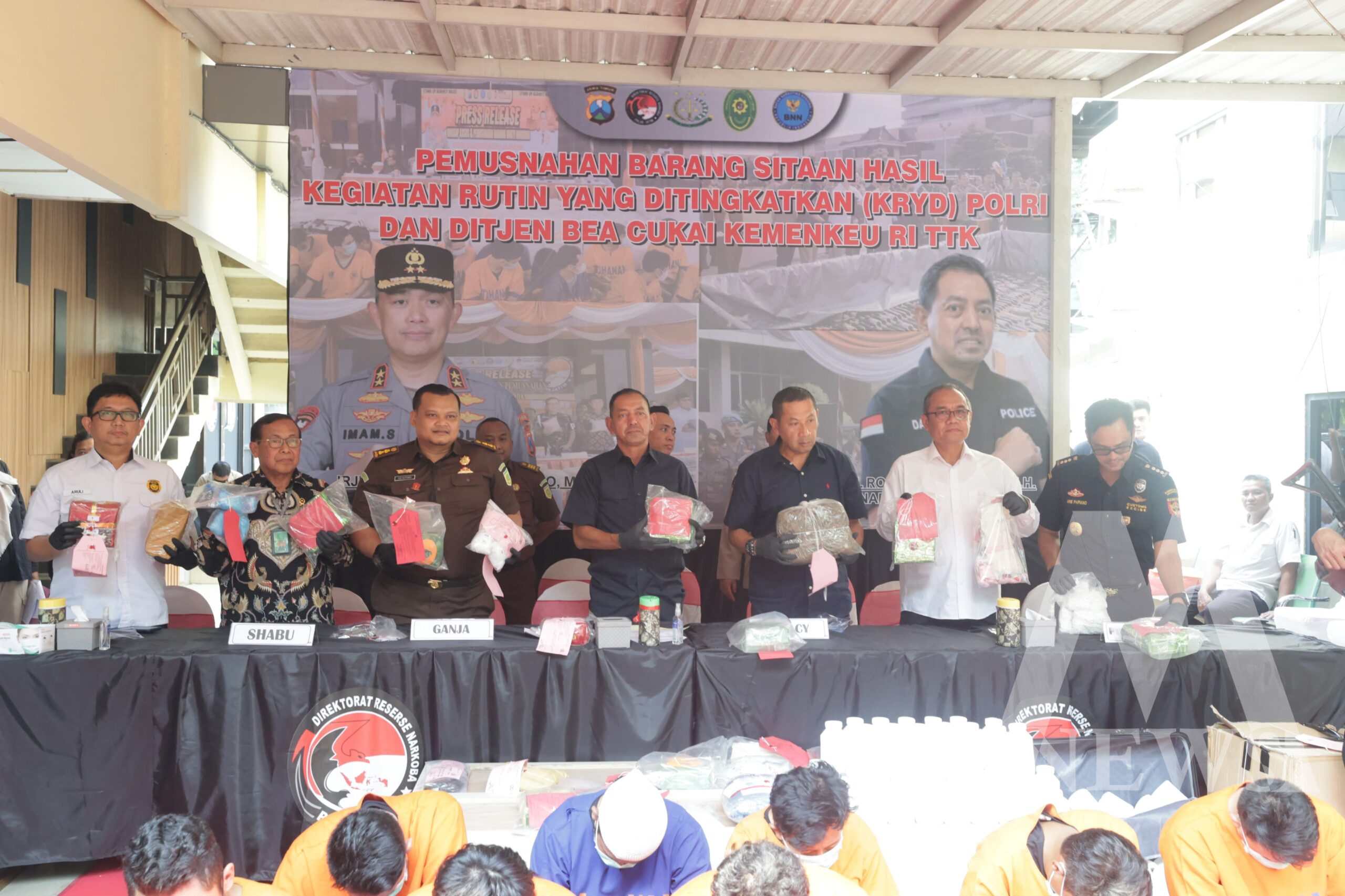 Ditresnarkoba Polda Jatim saat pemusnahan BB Narkoba