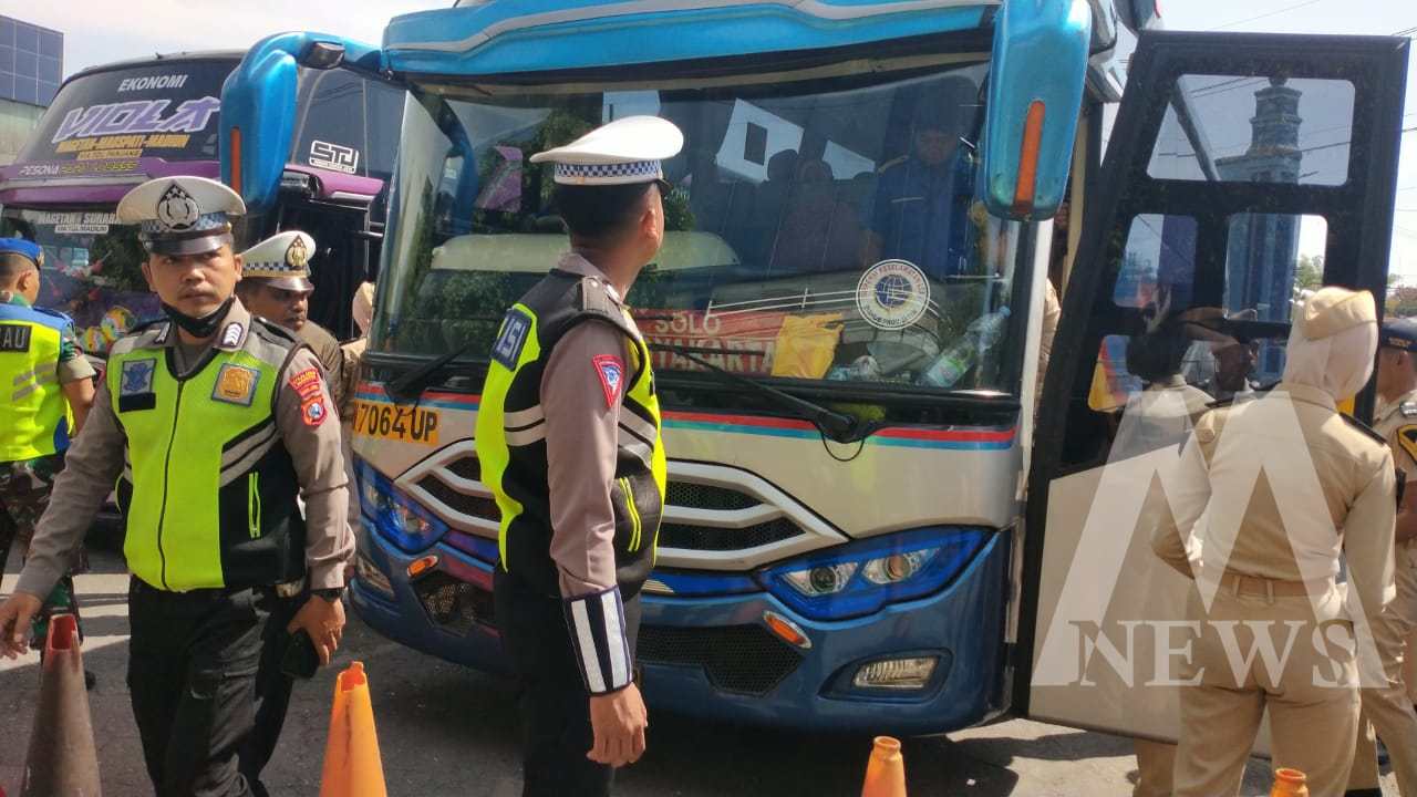 Satlantas Polres Magetan dan Dishub ramp check angkutan umum
