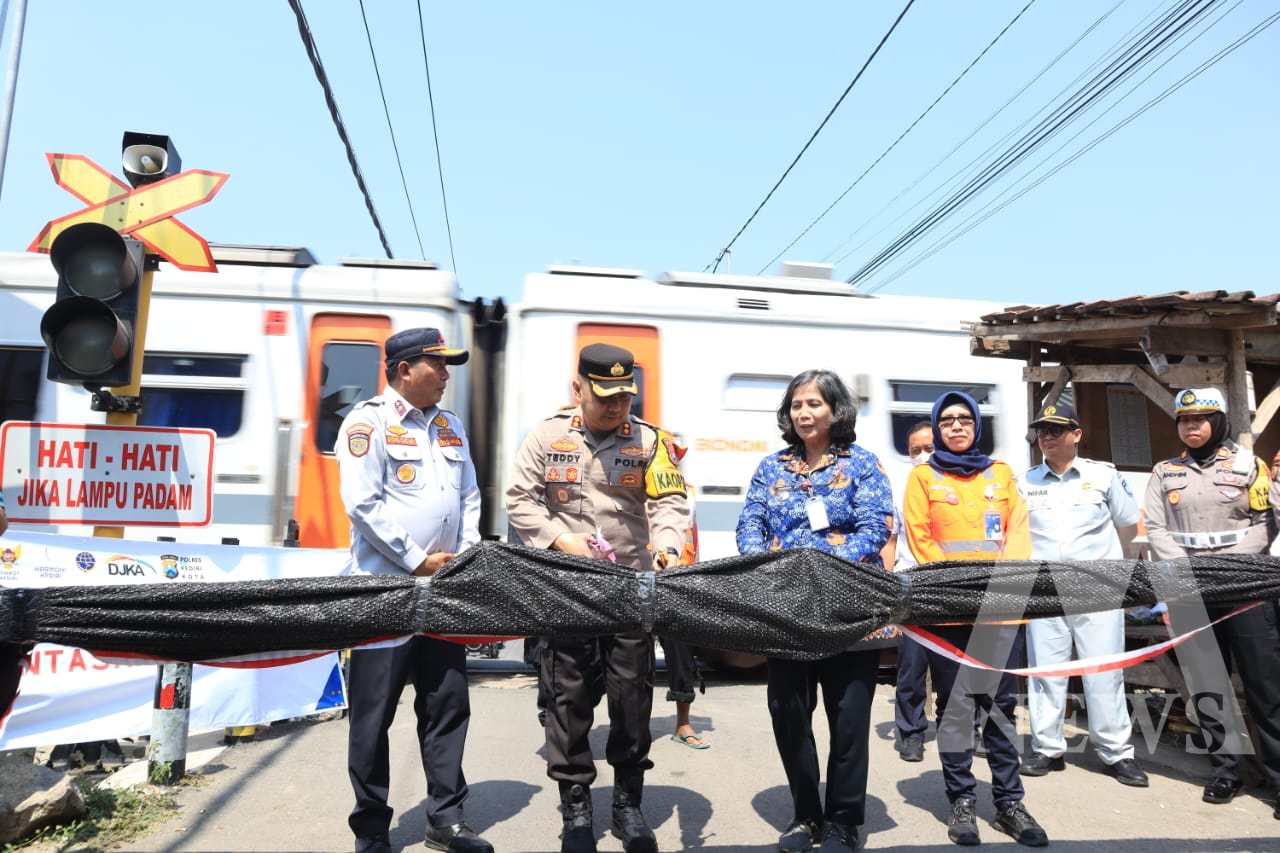 Kapolres Kediri Kota AKBP Teddy Chandra dan Forkopimda Resmikan Palang Pintu KA