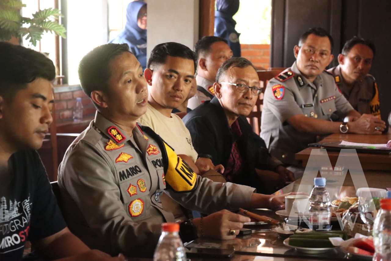 Kapolres Bojonegoro AKBP Mario Prahatinto gelar Piramida bareng Media