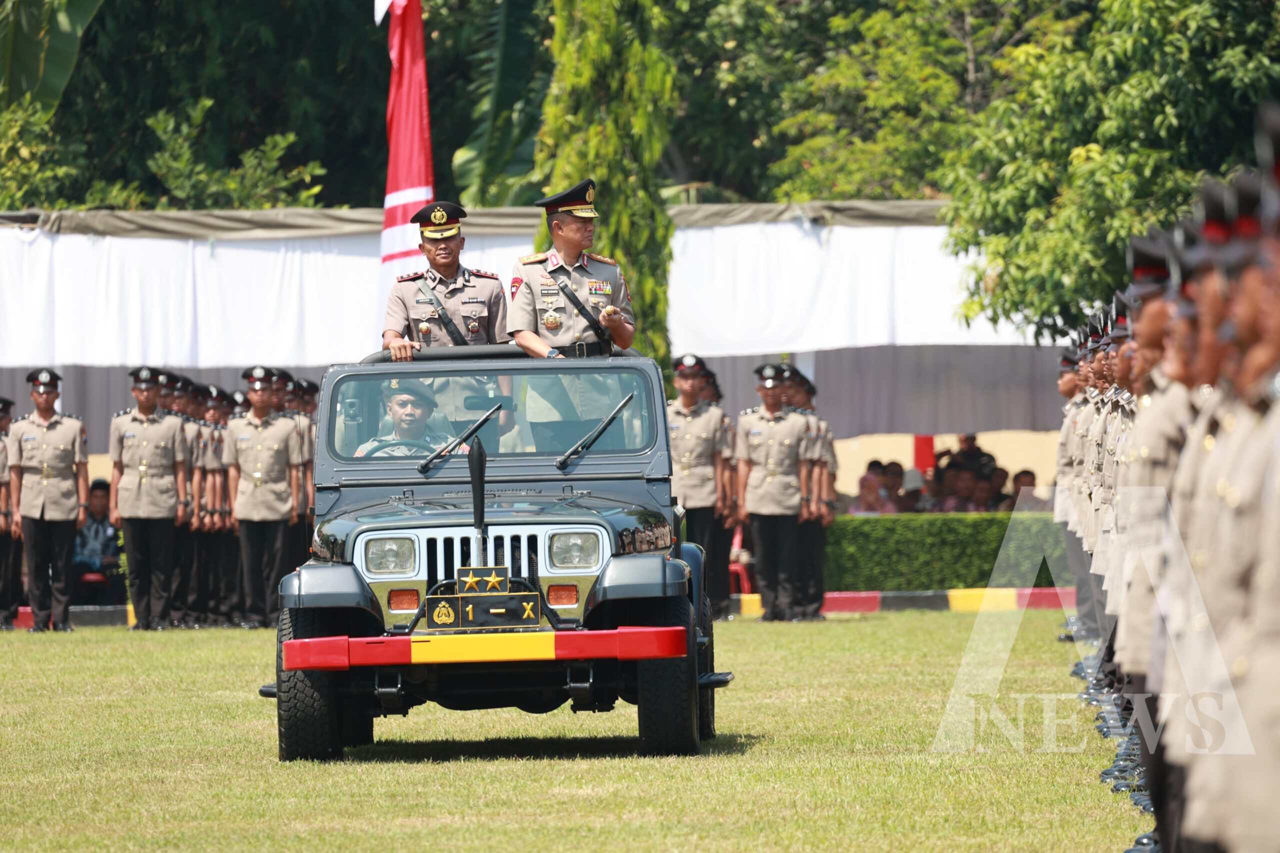 Kapolda Jatim Irjen Pol Drs. Imam Sugianto saat Lantik 841 Bintara Polri