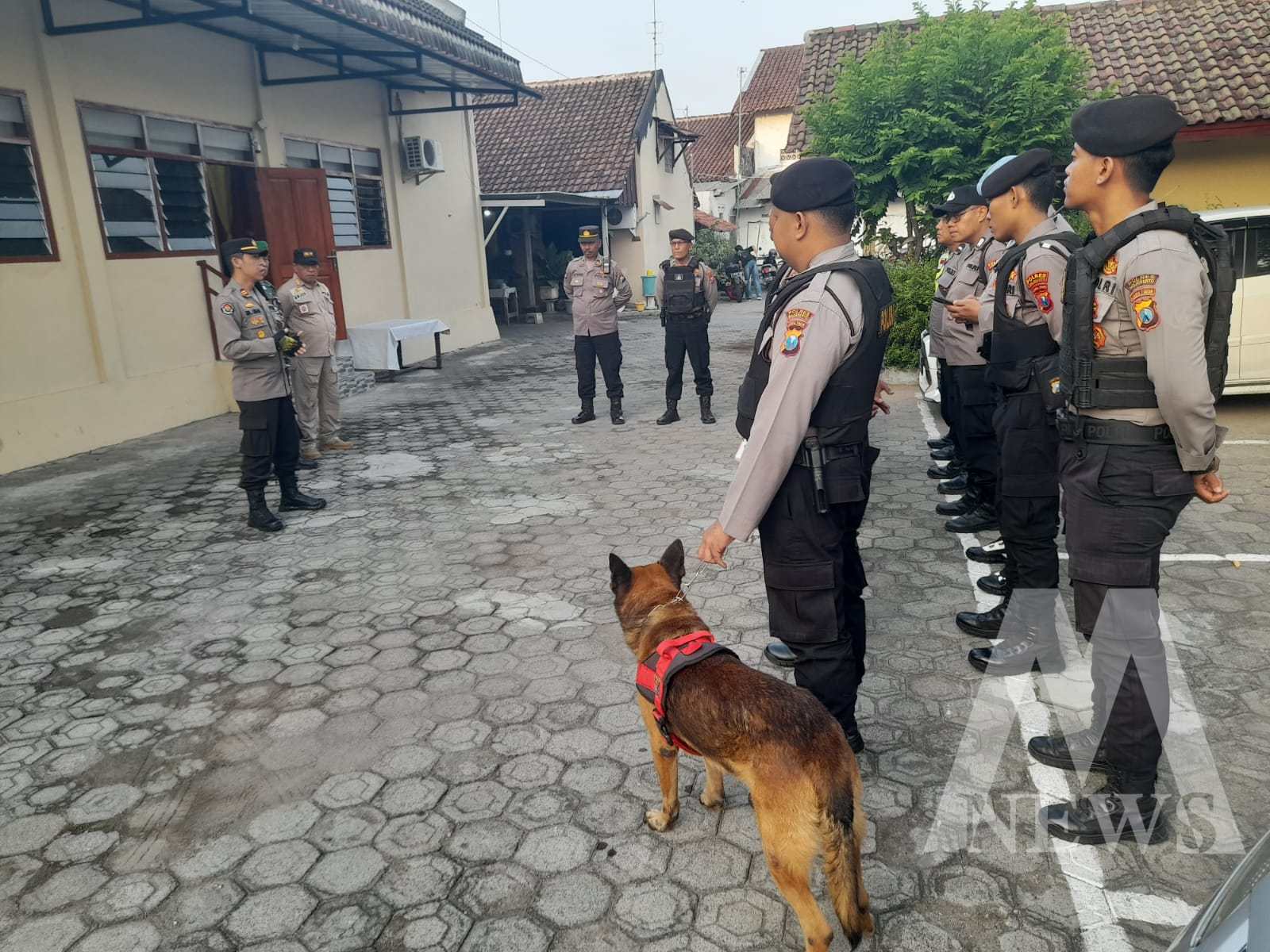 Polres Mojokerto terjunkan K9 untuk sterilisasi di Gereja