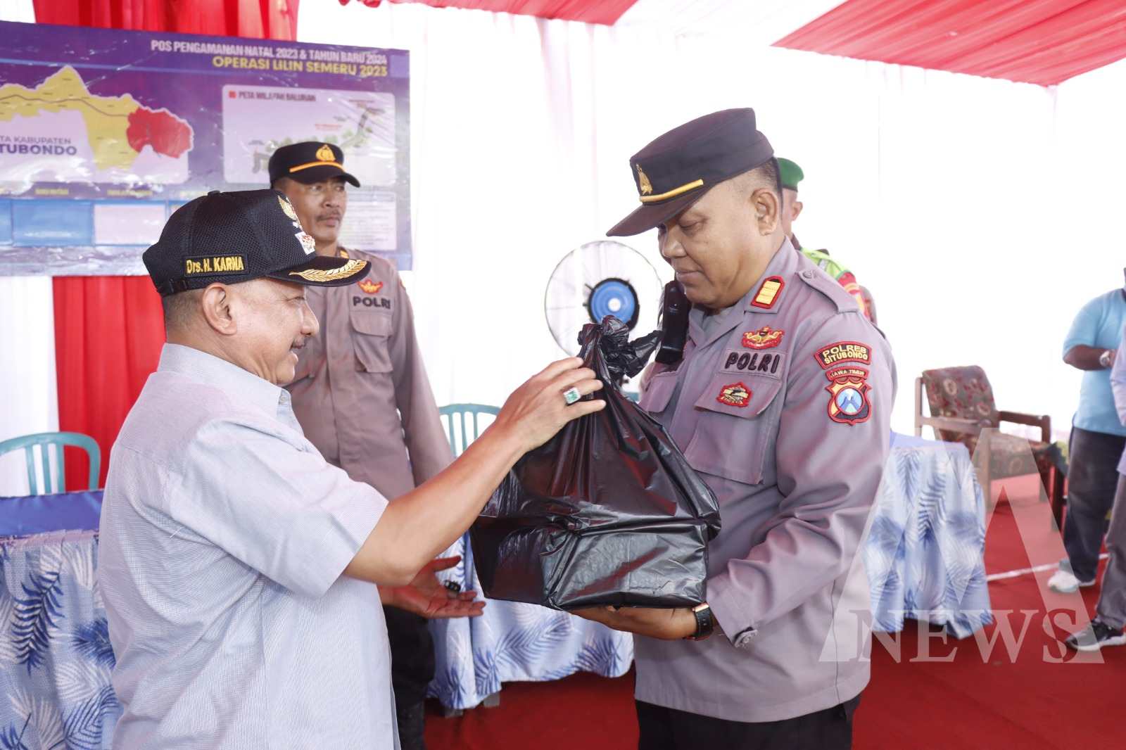 Forkopimda Situbondo beri bingkisan petugas Operasi Lilin Semeru