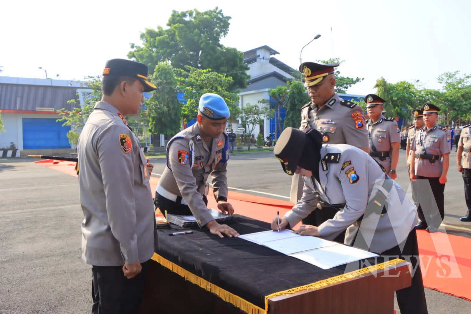 Kapolres Tuban AKBP Suryono saat sertijab Kabag SDM