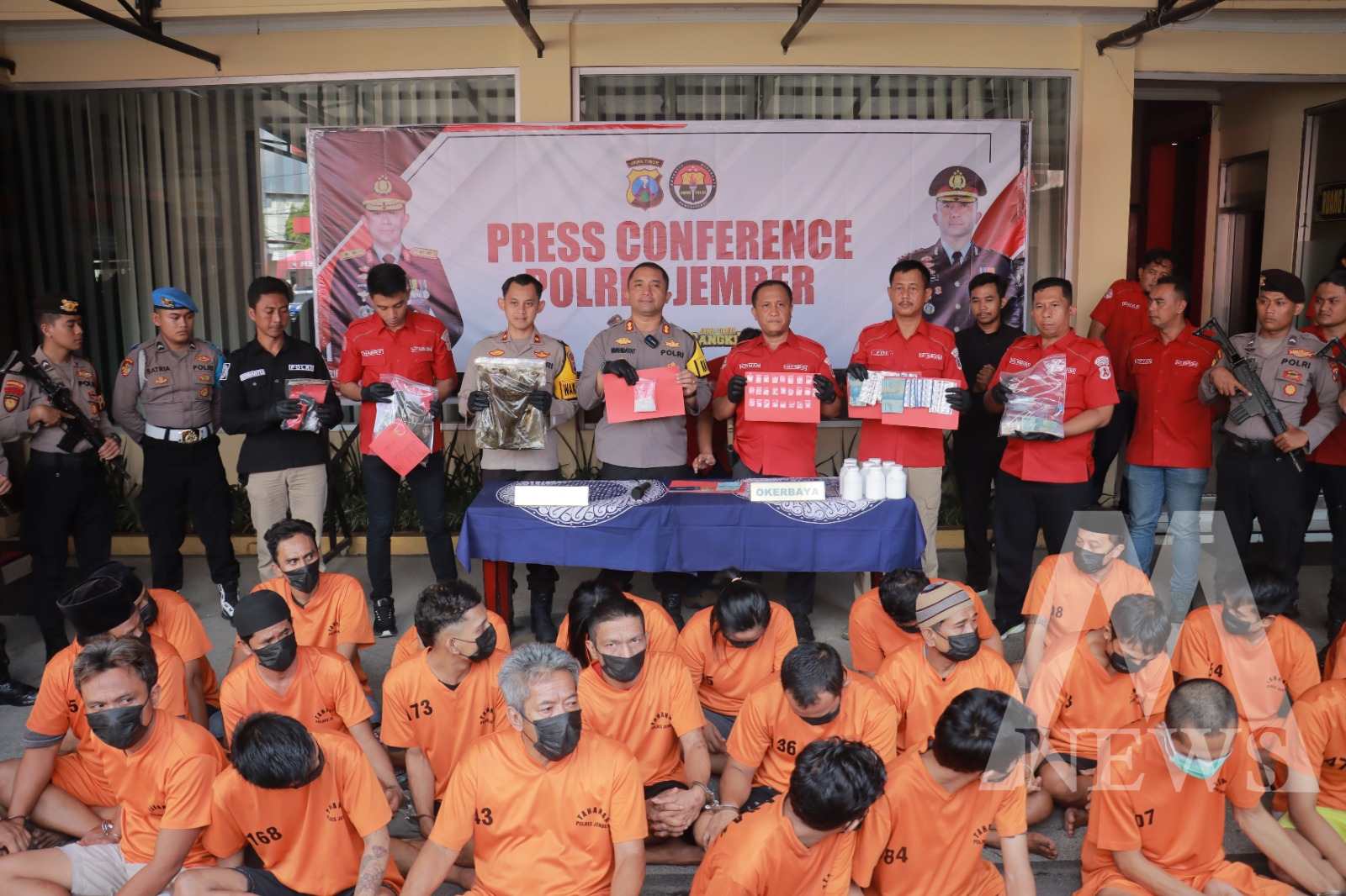 Kapolres Jember AKBP Moh Nurhidayat didampingi Satresnarkoba Polres Jember Ungkap 38 Kasus Narkoba dan Ringkus 49 Tersangka