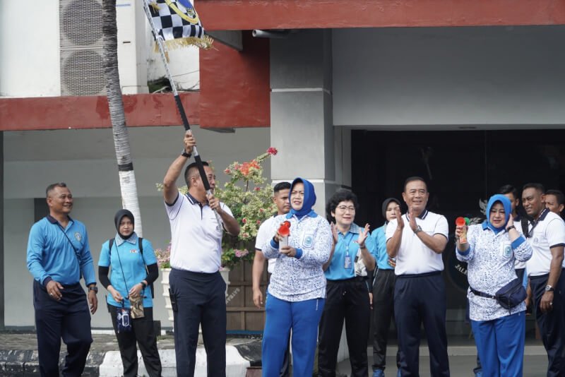 Dankodiklatal Letjen TNI Marinir Nur Alamsyah lepas jalan santai HUT ke-61 Kowal tahun 2024