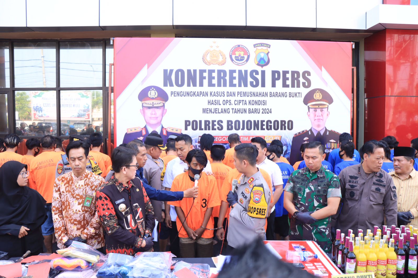Satreskrim Polres Bojonegoro tangkap 7 pelaku penganiayaan dan pembacokan remaja
