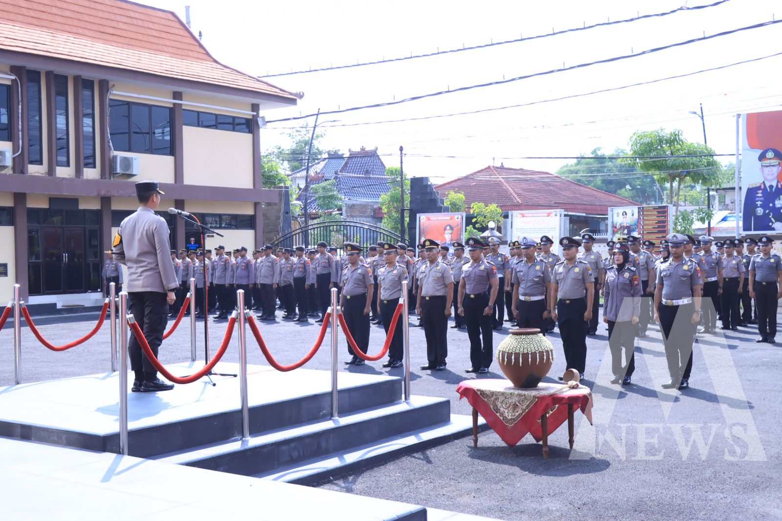 Kapolres Bojonegoro AKBP Mario Prahatinto pimpin UKP 66 personil naik pangkat