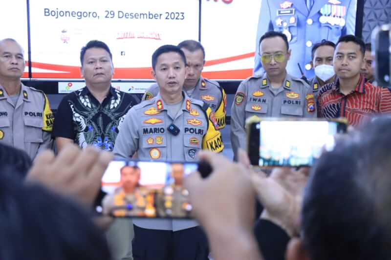 Kapolres Bojonegoro AKBP Mario Prahatinto
