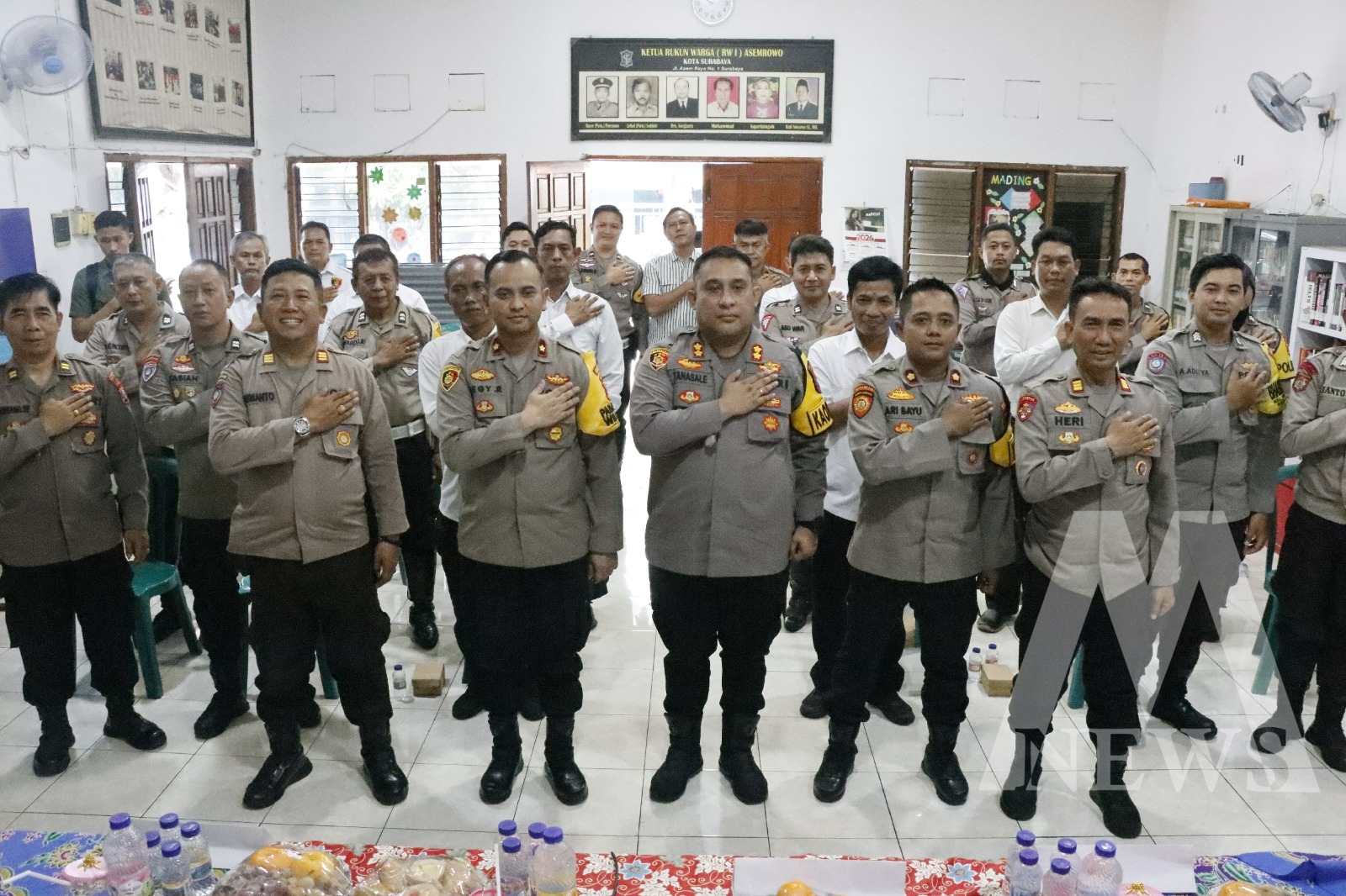 Kapolres Tanjung Perak AKBP William Cornelis Tanasale didampingi Wakapolres Kompol Ari Bayu dan Kapolsek Asemrowo Kompol Heggy beserta PJU