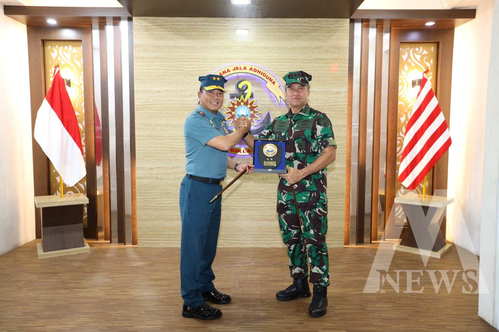 Dankodiklatal Terima Courtessy Call Pangkoarmada II Baru Laksda TNI Dr. Denih Hendrata