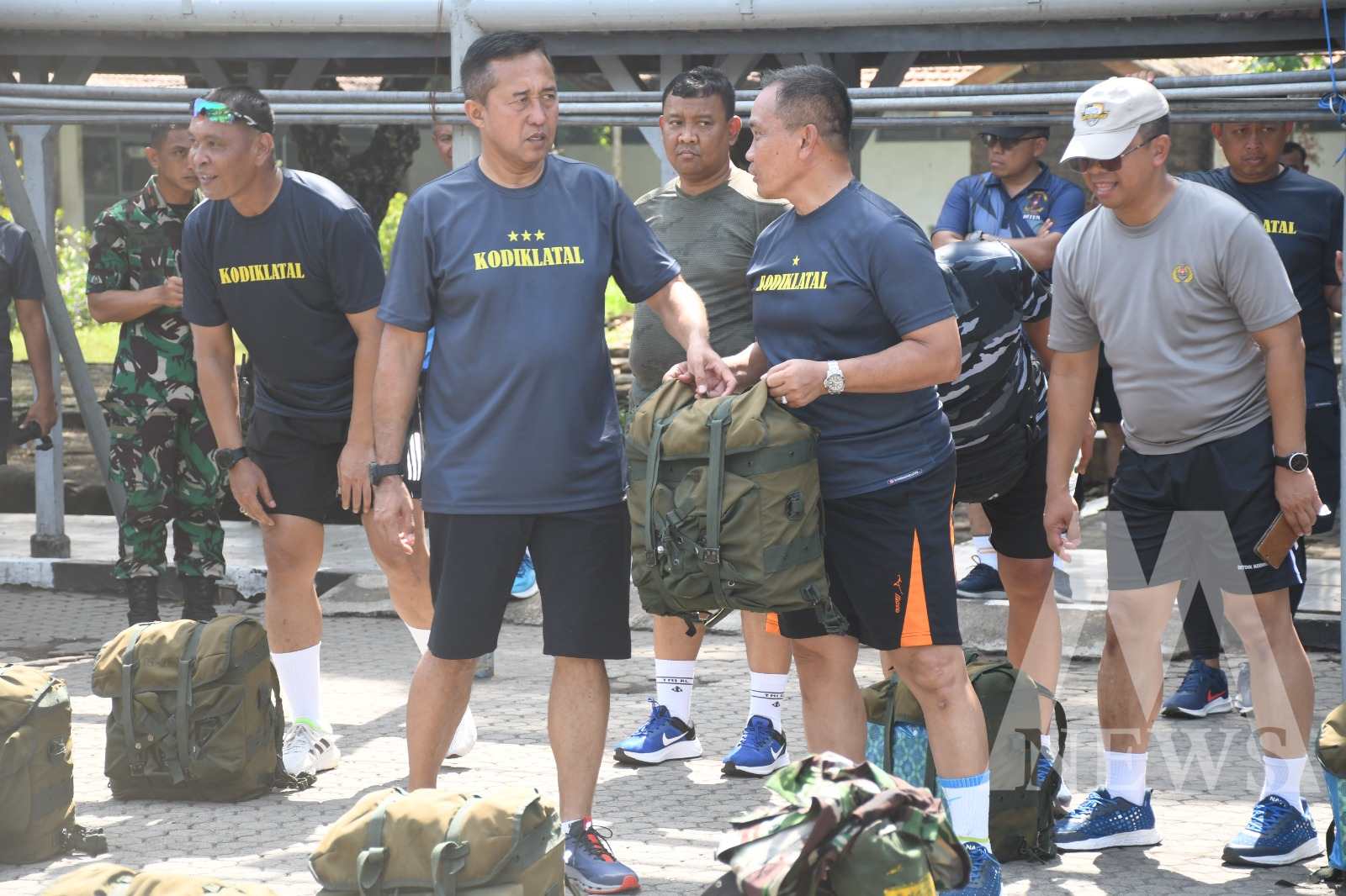 Dankodiklatal Letjen TNI Marinir Nur Alamsyah didampingi Wadan Kodikalatal Eko Wahjono saat Fun Bike dan PJU