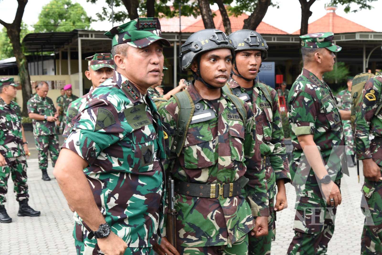 Dankodiklatal Letjen TNI Marinir Nur Alamsyah semangati siswa saat di gembleng di Puslatdiksarmil dan Senerbal