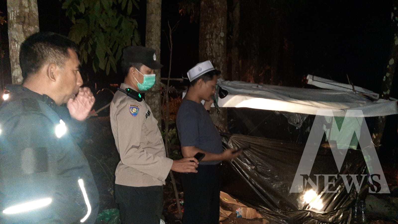 Bhabinkamtibmas Polsek Grujugan jemput Kakek di gubuknya