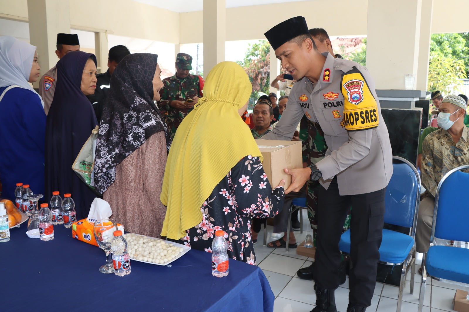 Kapolres Pasuruan AKBP Bayu Pratama Gubunagi saat Jum'at Curhat