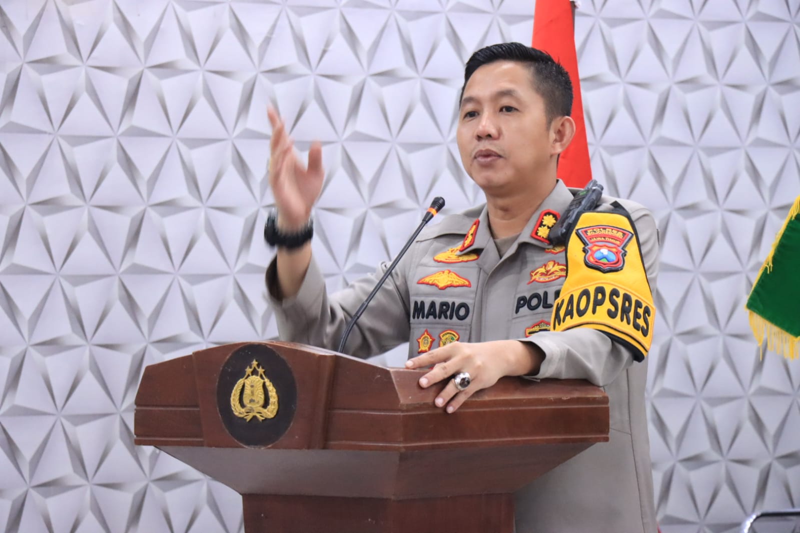 Kapolres Bojonegoro AKBP Mario Prahatinto