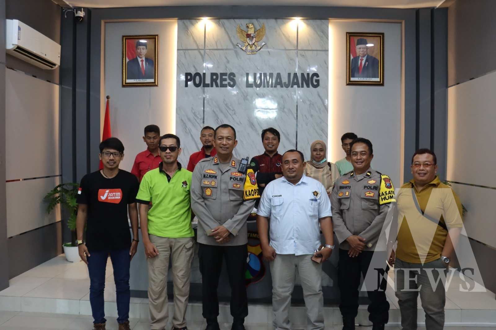 Kapolres Lumajang AKBP Mohammad Zainur Rofik bersama PWI