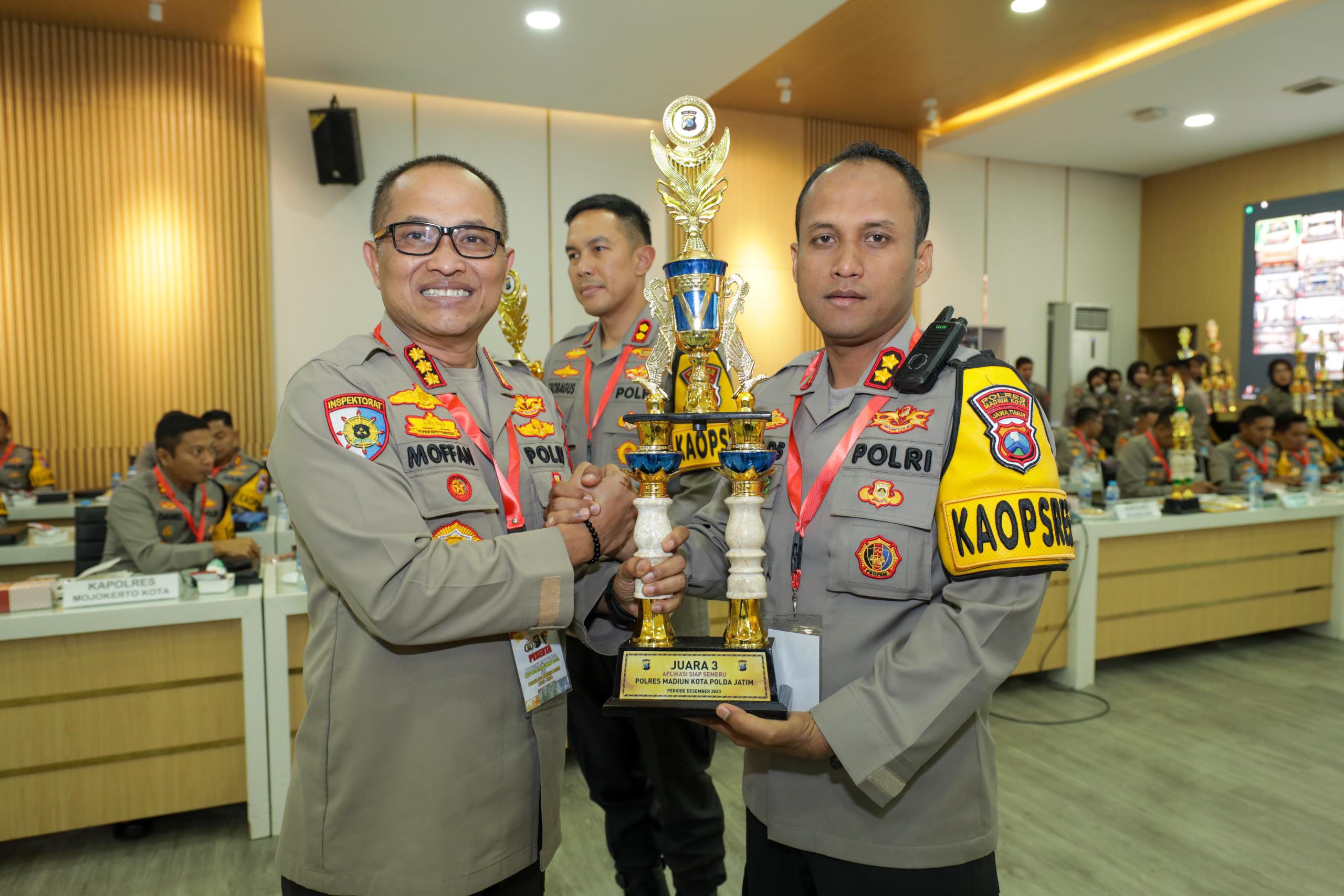 Kapolres Madiun Kota AKBP Agus Dwi Suryanto terima penghargaan Siap Semeru