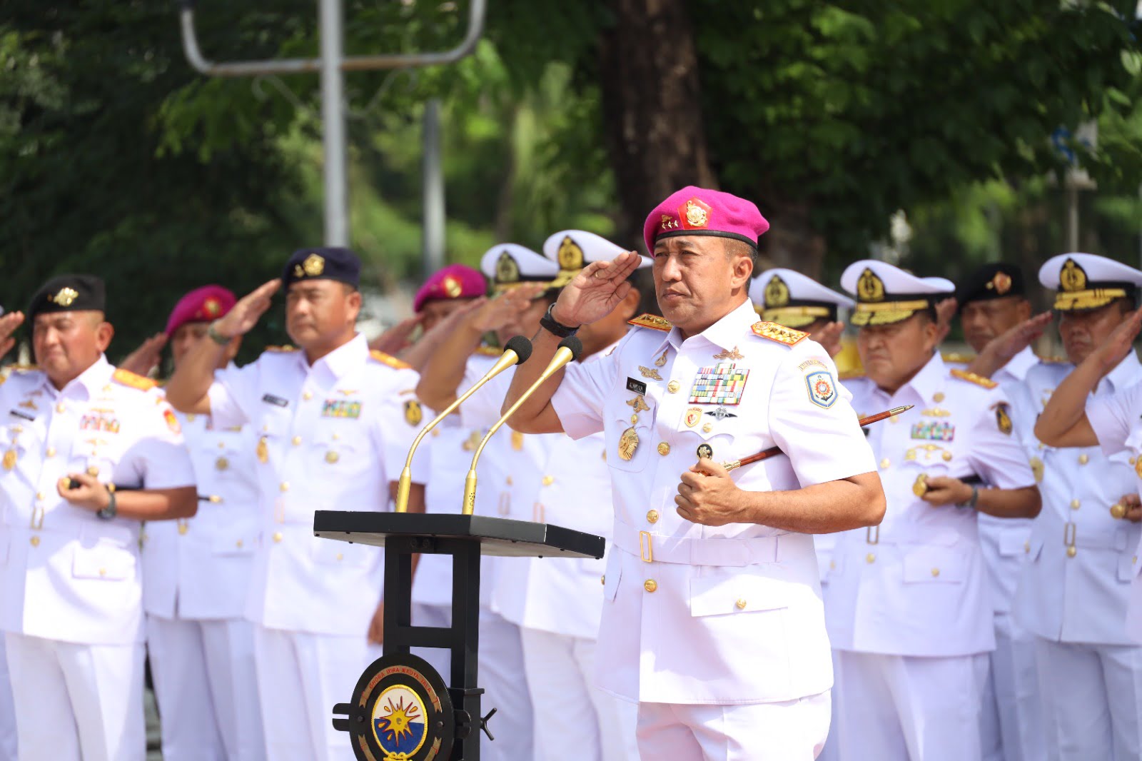 Dankodiklatal Letjen TNI Marinir Nur Alamsyah pimpin upacara tabur bunga