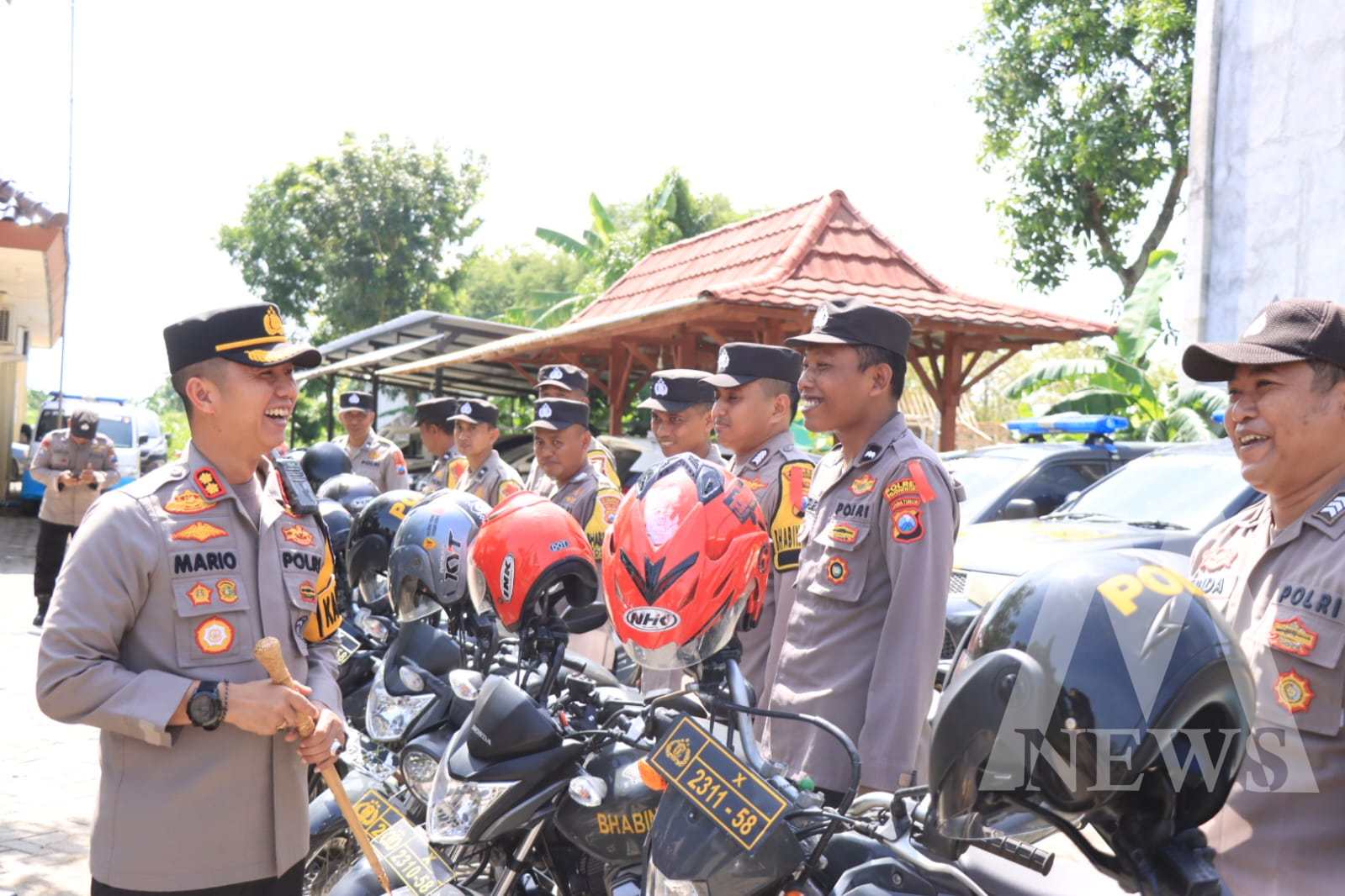 Kapolres Bojonegoro AKBP Mario Prahatinto cek ranmor dinas