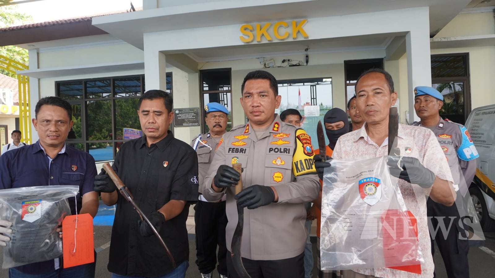 Pelaku Carok diamankan Polisi beserta barang buktinya