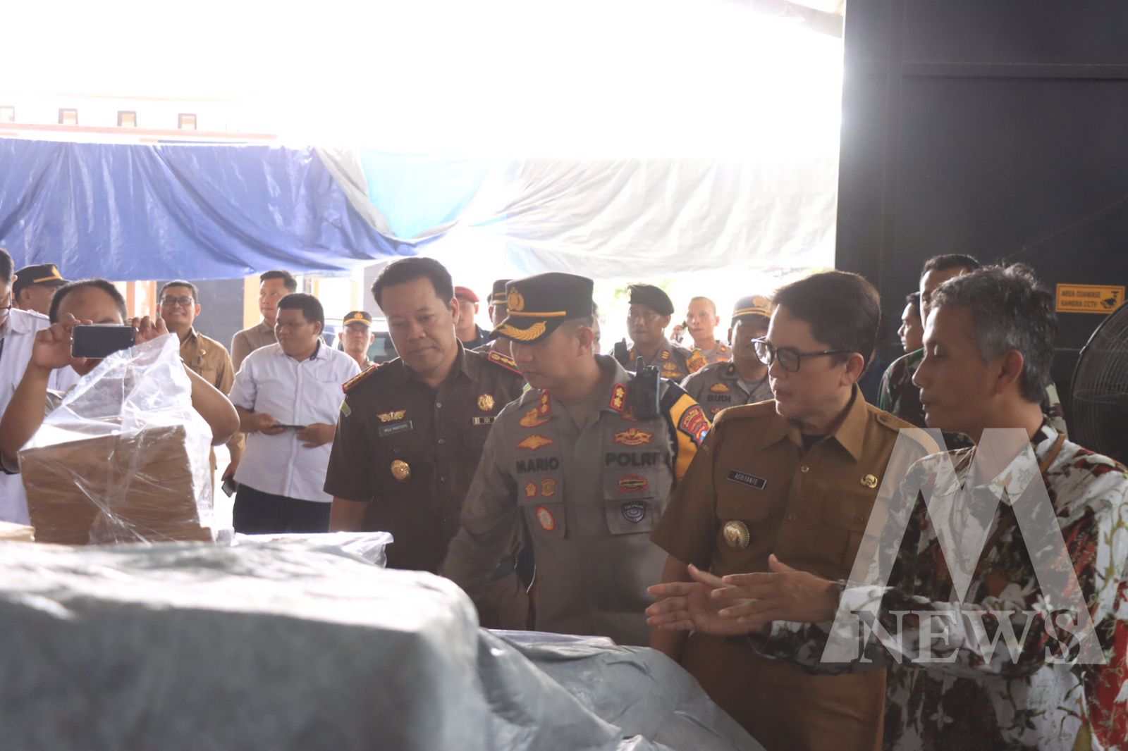 Kapolres Bojonegoro AKBP Mario Prahatinto bersama Forkopimda Bojonegoro cek kesiapan logistik Pemilu
