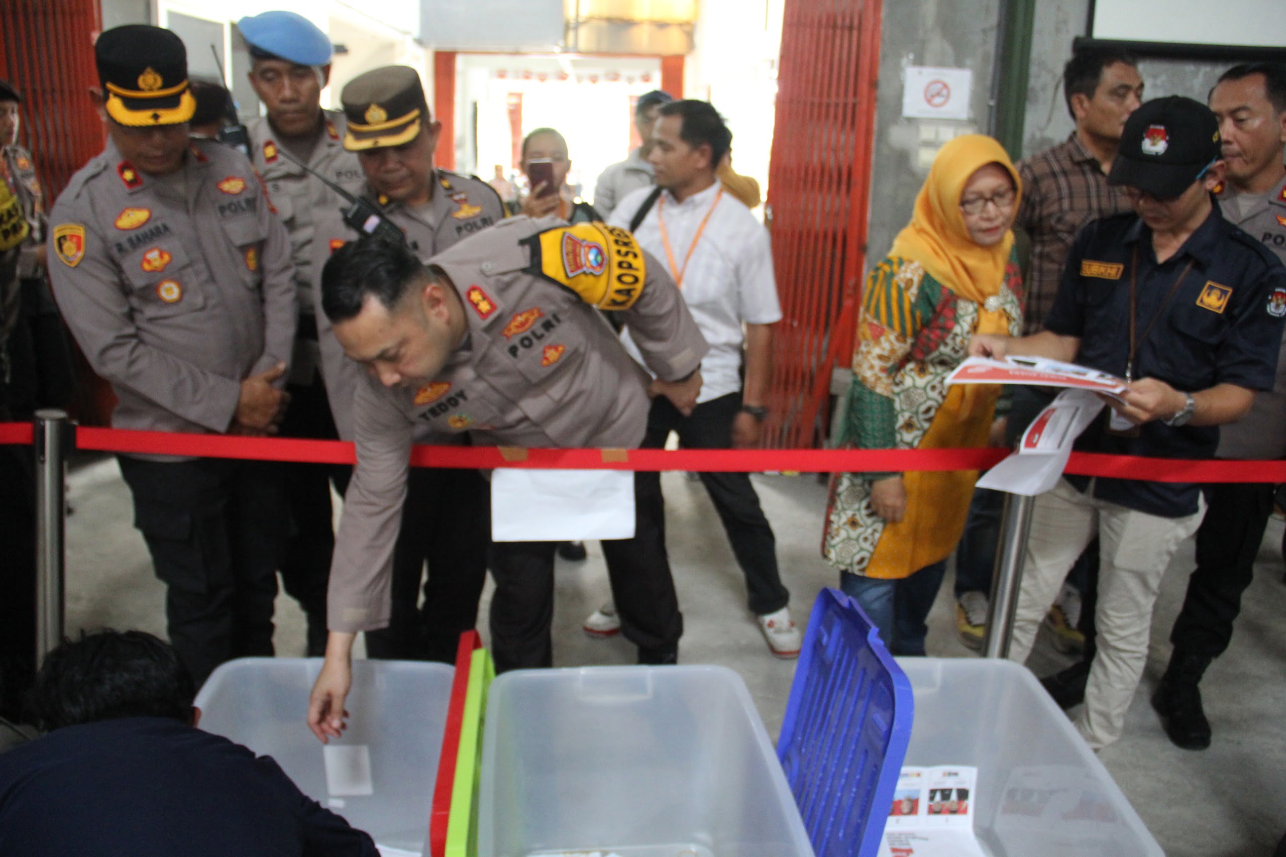 Kapolres Kediri Kota AKBP Teddy Chandra cek gudang KPU
