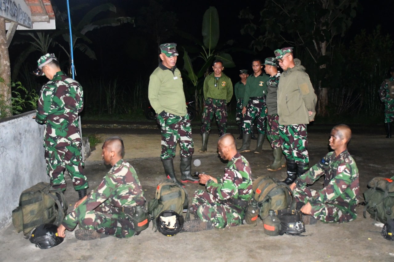 Danpuslatdiksarmil Kodiklatal Kolonel Laut (P) Irwan S.P. Siagian selaku Pimlat