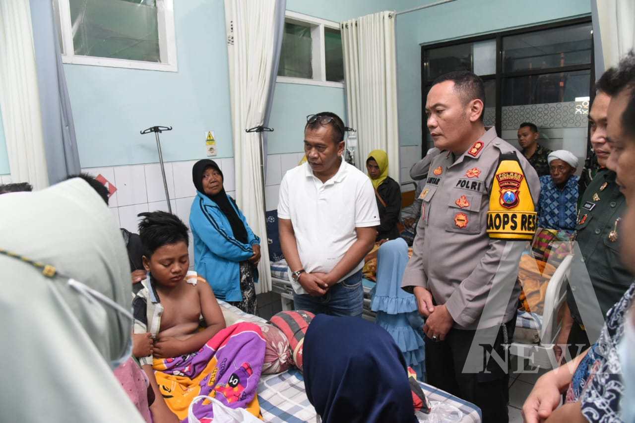 Kapolres Bondowoso AKBP Lintar Mahardhono sambangi korban puting beliung