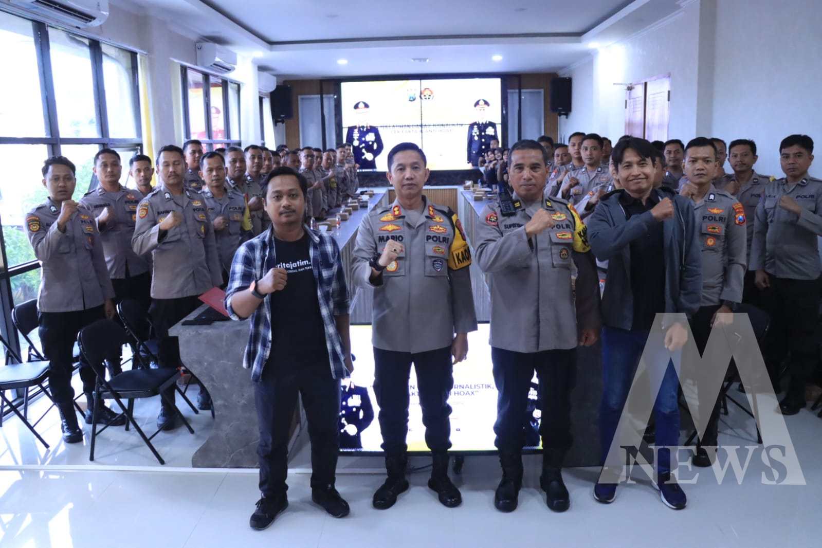 Kapolres Bojonegoro AKBP Mario Prahatinto gelar pelatihan Jurnalistik bidang kehumasan